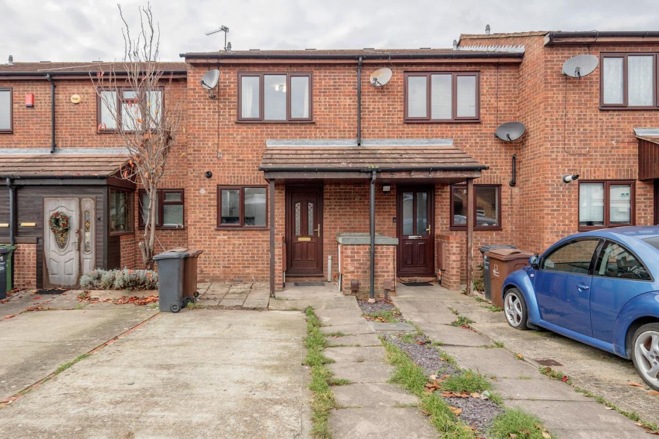 Lovely House In Dagenham / Barking With Free Parking, Wifi & Garden Dış mekan fotoğraf