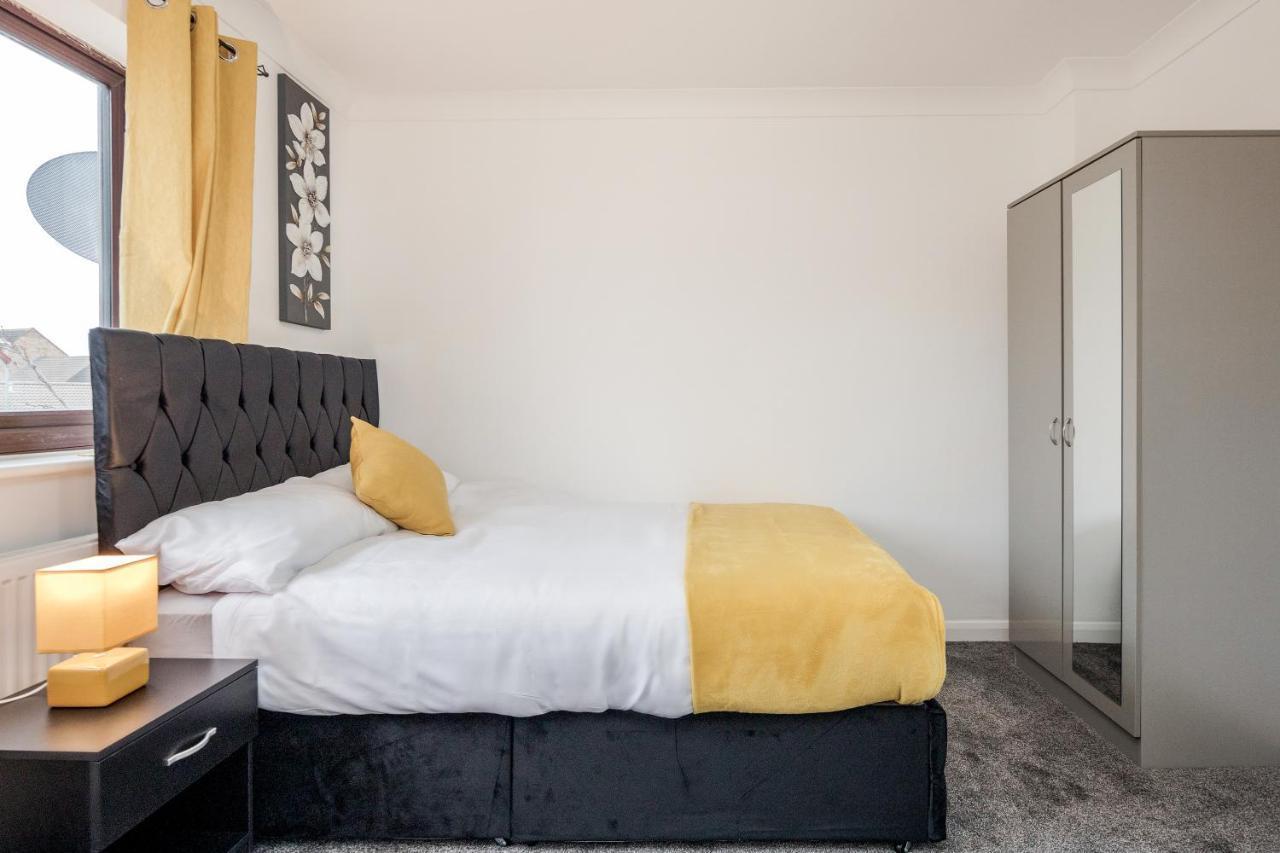 Lovely House In Dagenham / Barking With Free Parking, Wifi & Garden Dış mekan fotoğraf