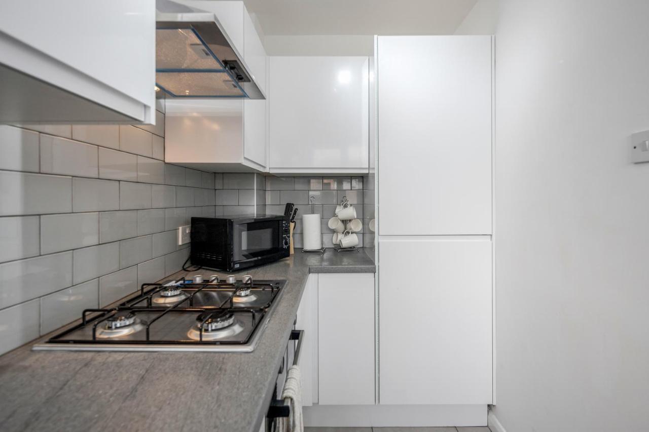 Lovely House In Dagenham / Barking With Free Parking, Wifi & Garden Dış mekan fotoğraf
