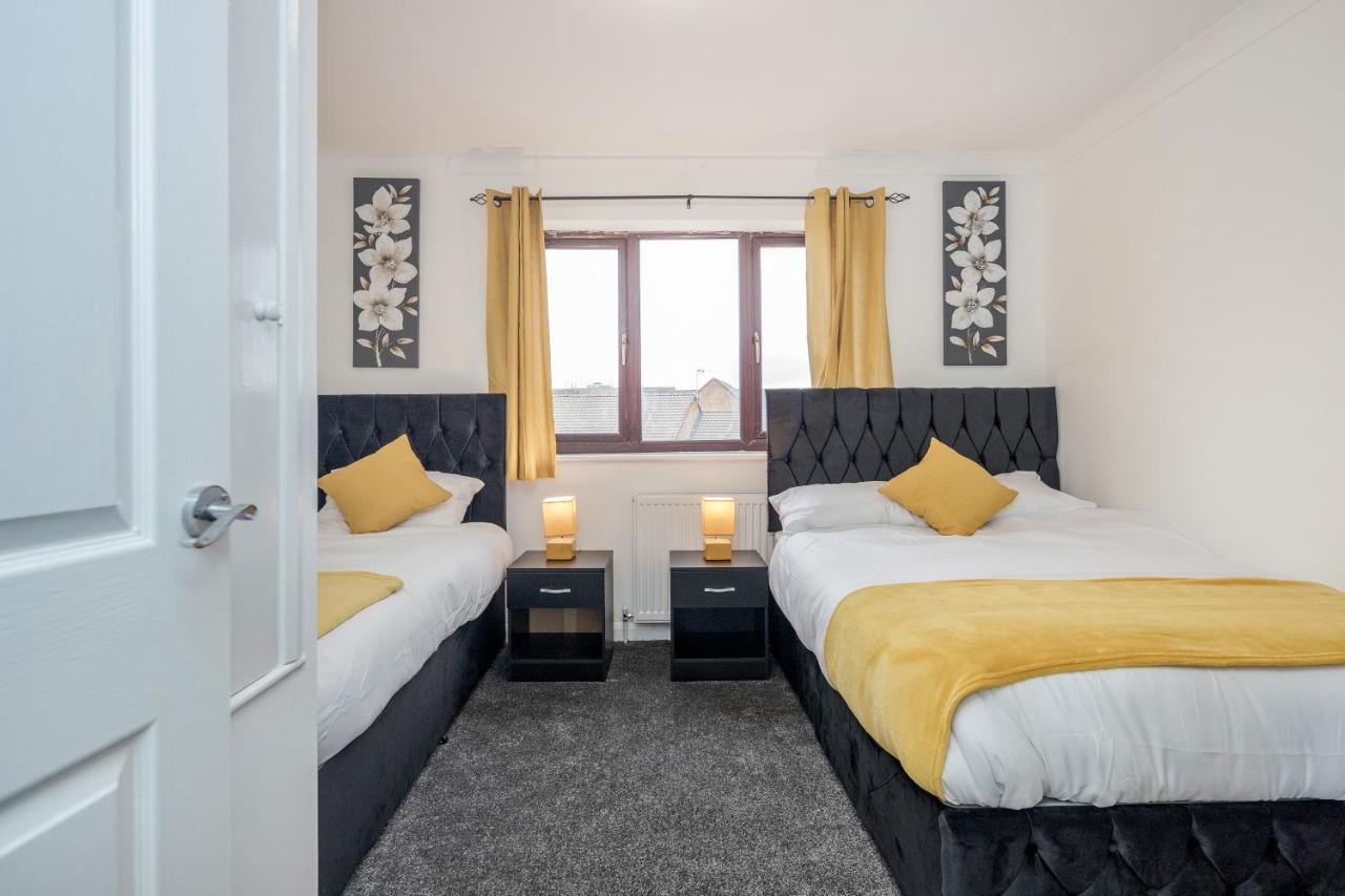 Lovely House In Dagenham / Barking With Free Parking, Wifi & Garden Dış mekan fotoğraf