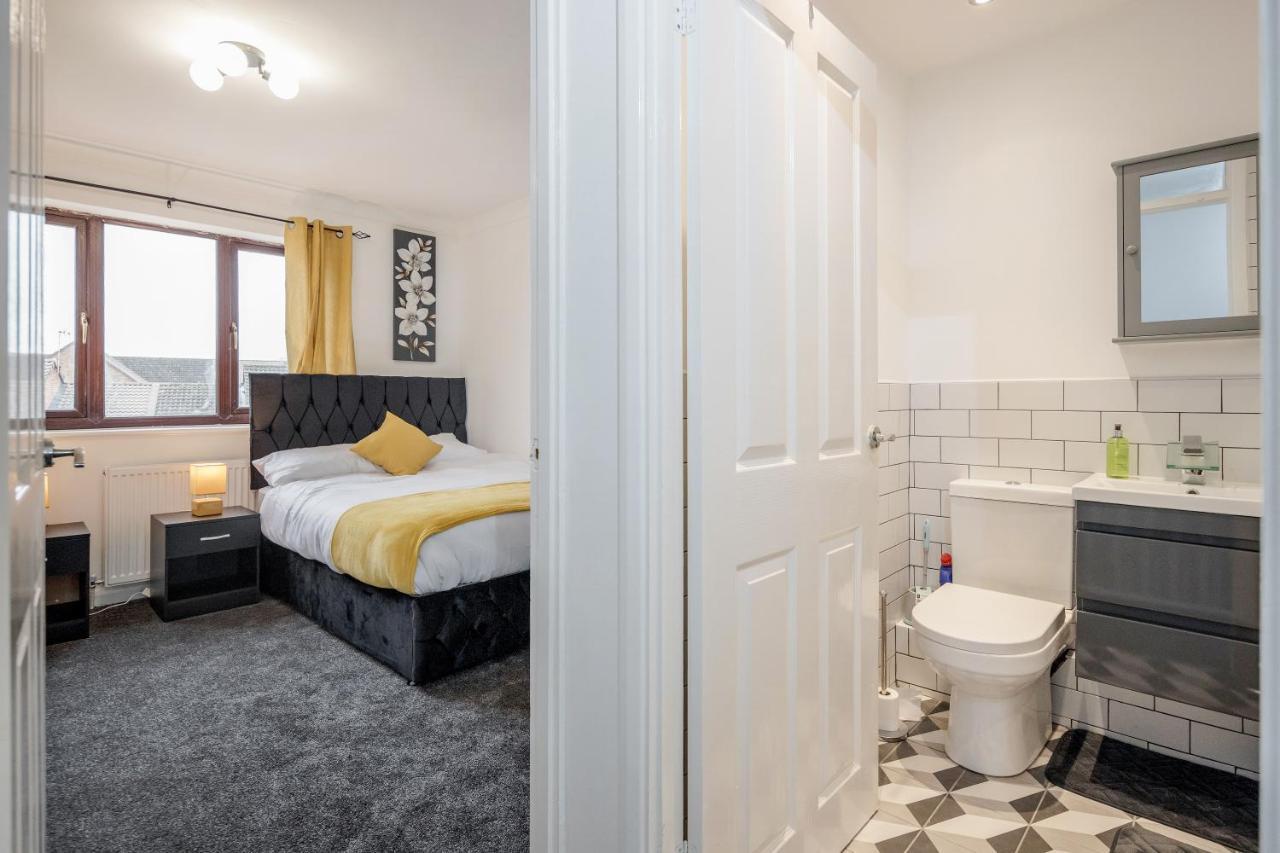 Lovely House In Dagenham / Barking With Free Parking, Wifi & Garden Dış mekan fotoğraf