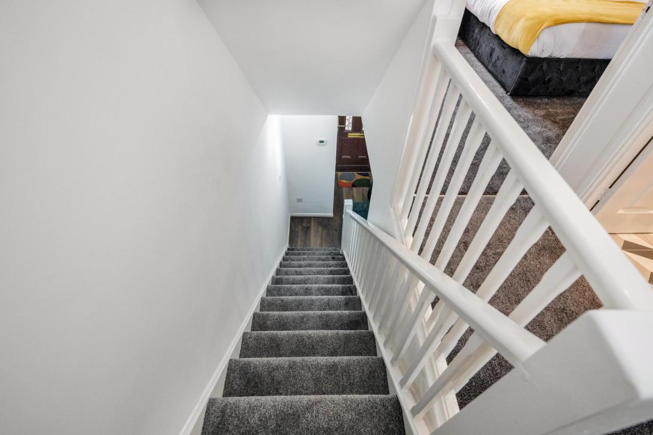 Lovely House In Dagenham / Barking With Free Parking, Wifi & Garden Dış mekan fotoğraf