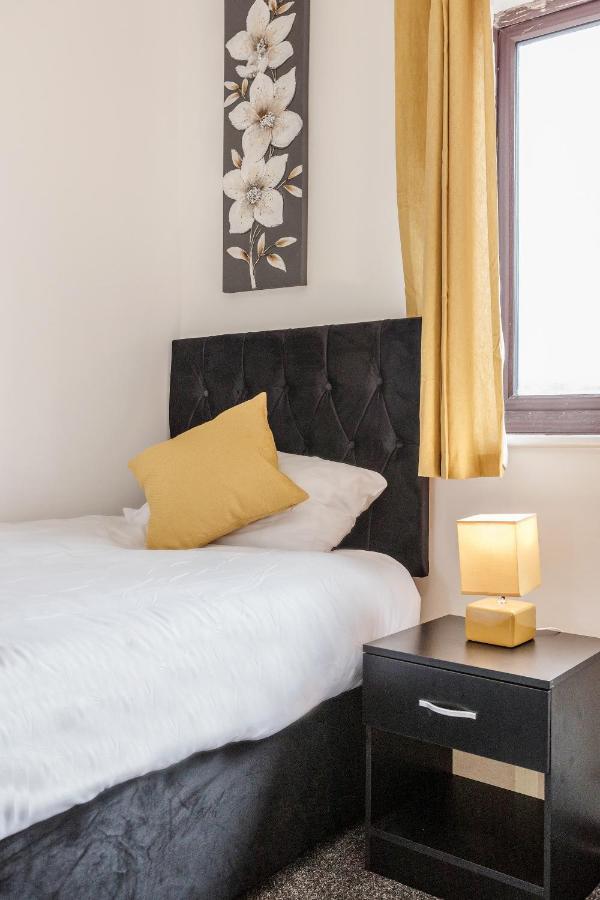 Lovely House In Dagenham / Barking With Free Parking, Wifi & Garden Dış mekan fotoğraf
